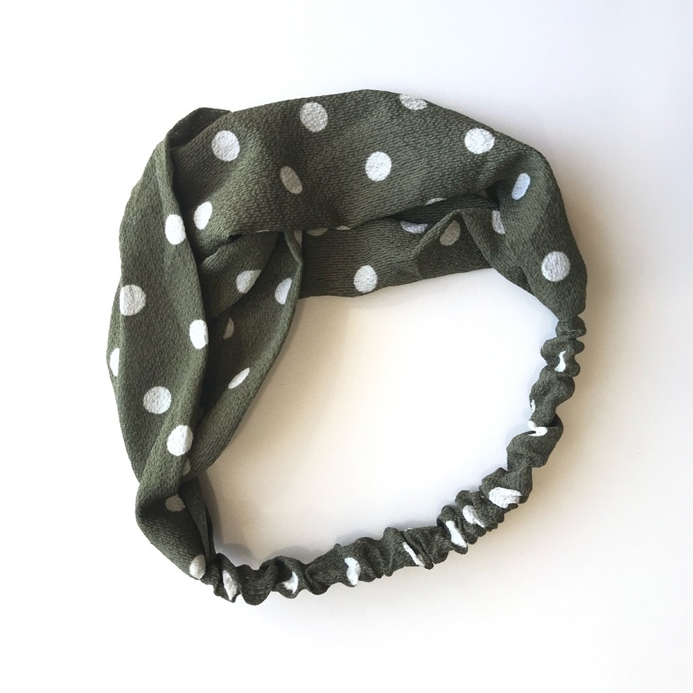 🆕 green polkadot twist front headband